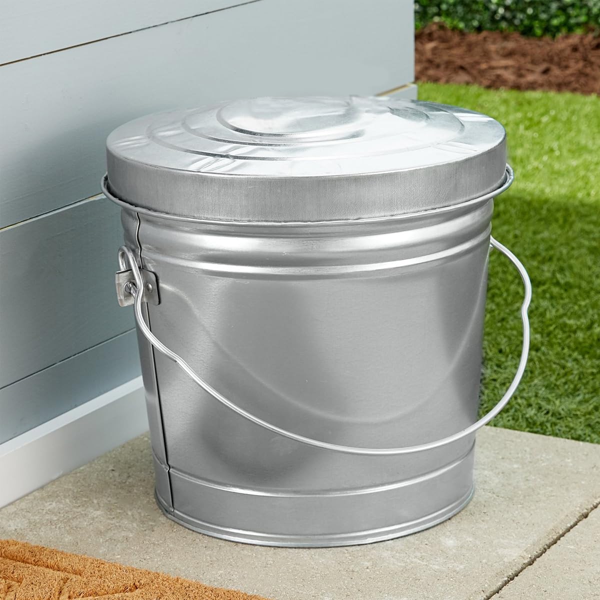 6 Gallon Galvanized Steel Locking Trash Can F495